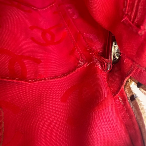 CHANEL Cambon Line White/Black CC Logo Leather Shoulder Bag - Picture 13 of 15